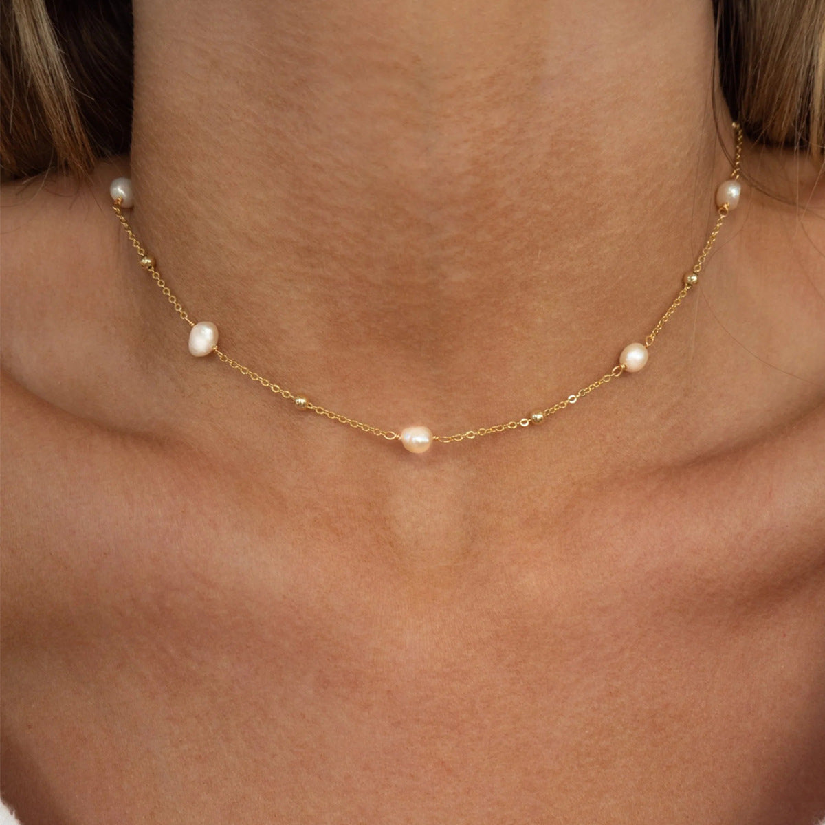 Faux Pearl Choker